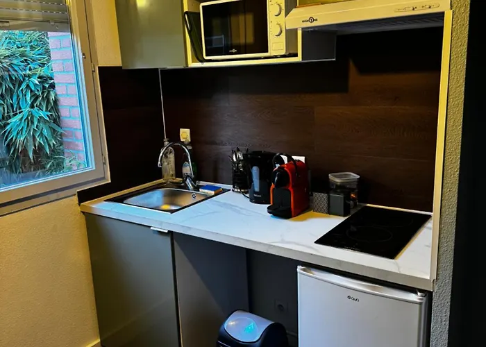 Loft Geek Avec Terrasse, Piscine & Parking - Proche Metro - Apartment