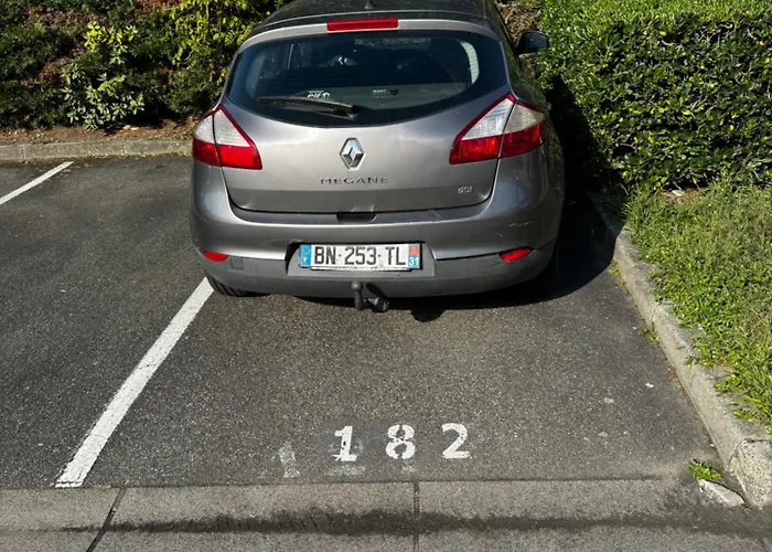 Loft Geek Avec Terrasse, Piscine & Parking - Proche Metro - Apartamento *